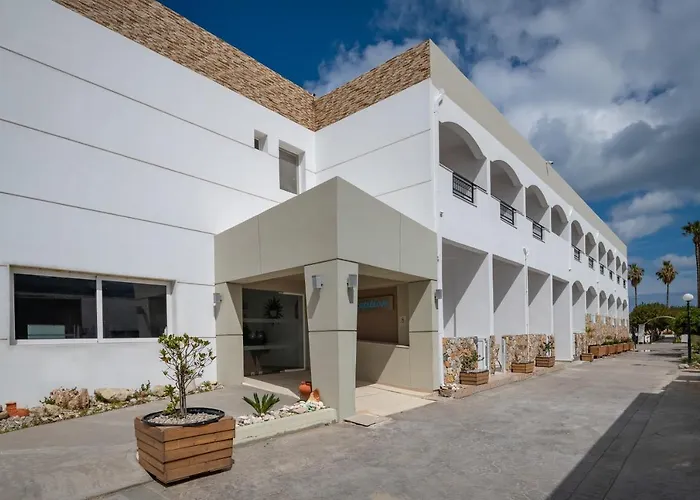 מלון דירות Ilios K Village 4*